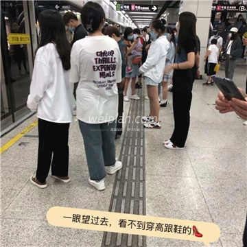 辣妹们放弃了高跟鞋改穿舒适的平底鞋的原因—慰plan养生体验网