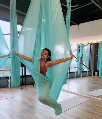 空中瑜伽减压塑形–fit4life girl power studio(酒仙桥路798店)2