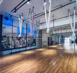 温可馨兴罗兰舞蹈学校