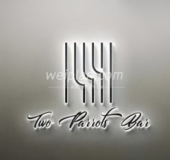 TWO PARROTS BAR